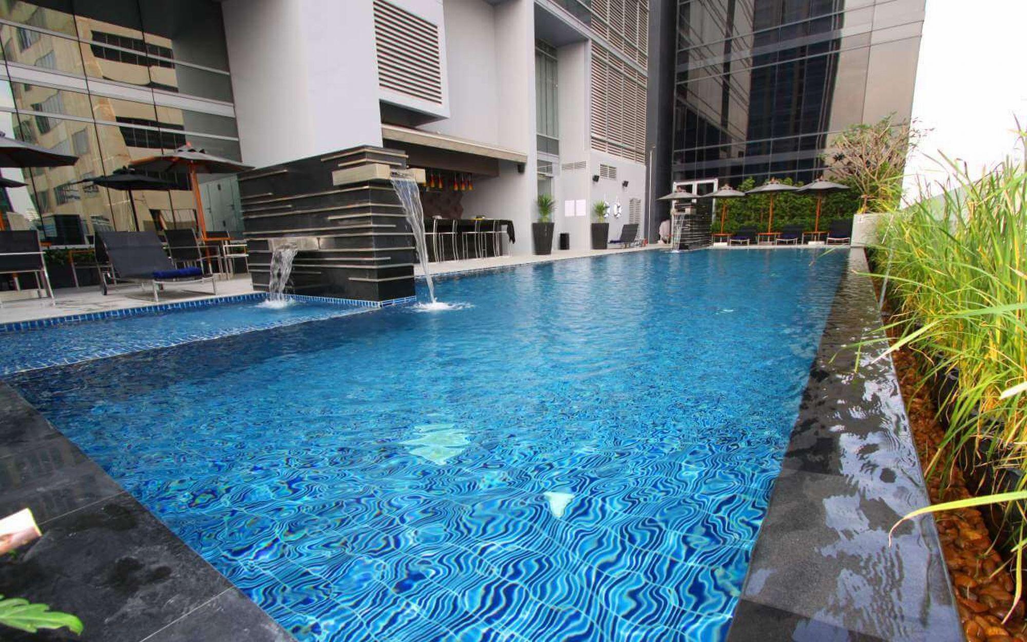 Four Points By Sheraton Bangkok Ploenchit - Formerly Novotel Bangkok Ploenchit Exterior foto