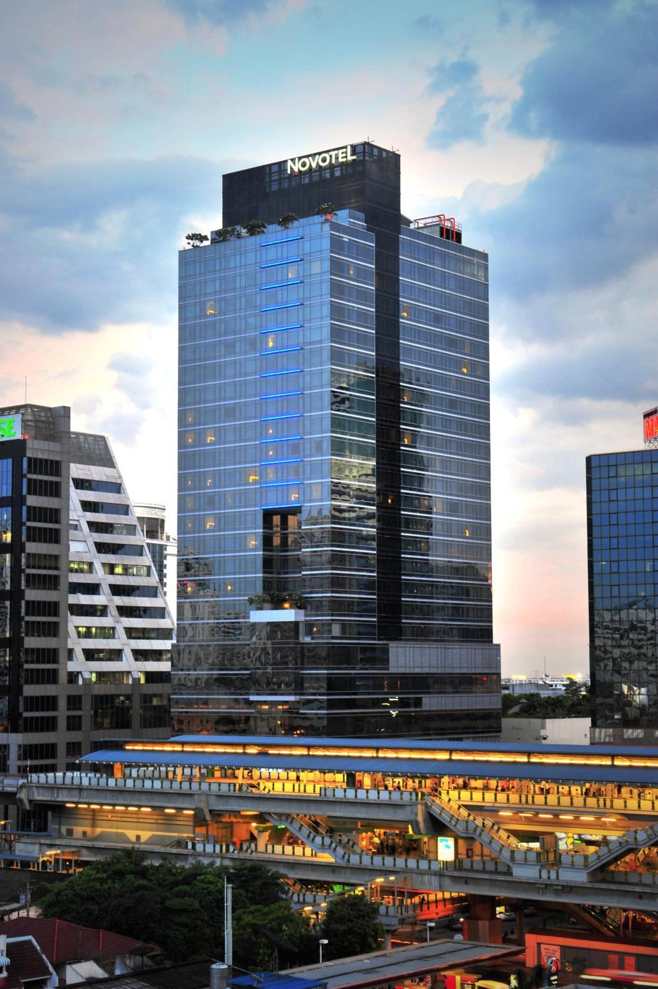 Four Points By Sheraton Bangkok Ploenchit - Formerly Novotel Bangkok Ploenchit Exterior foto