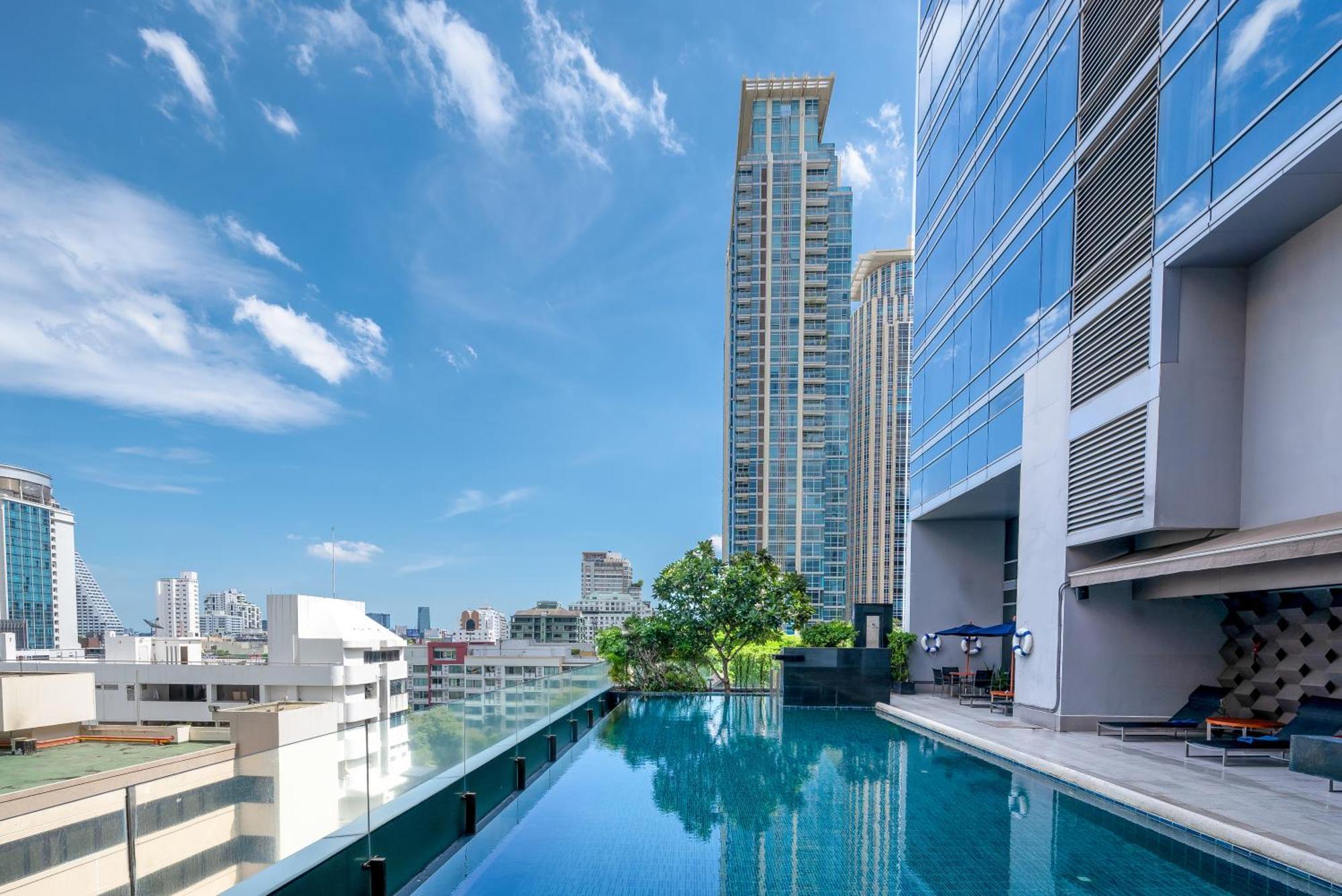 Four Points By Sheraton Bangkok Ploenchit - Formerly Novotel Bangkok Ploenchit Exterior foto