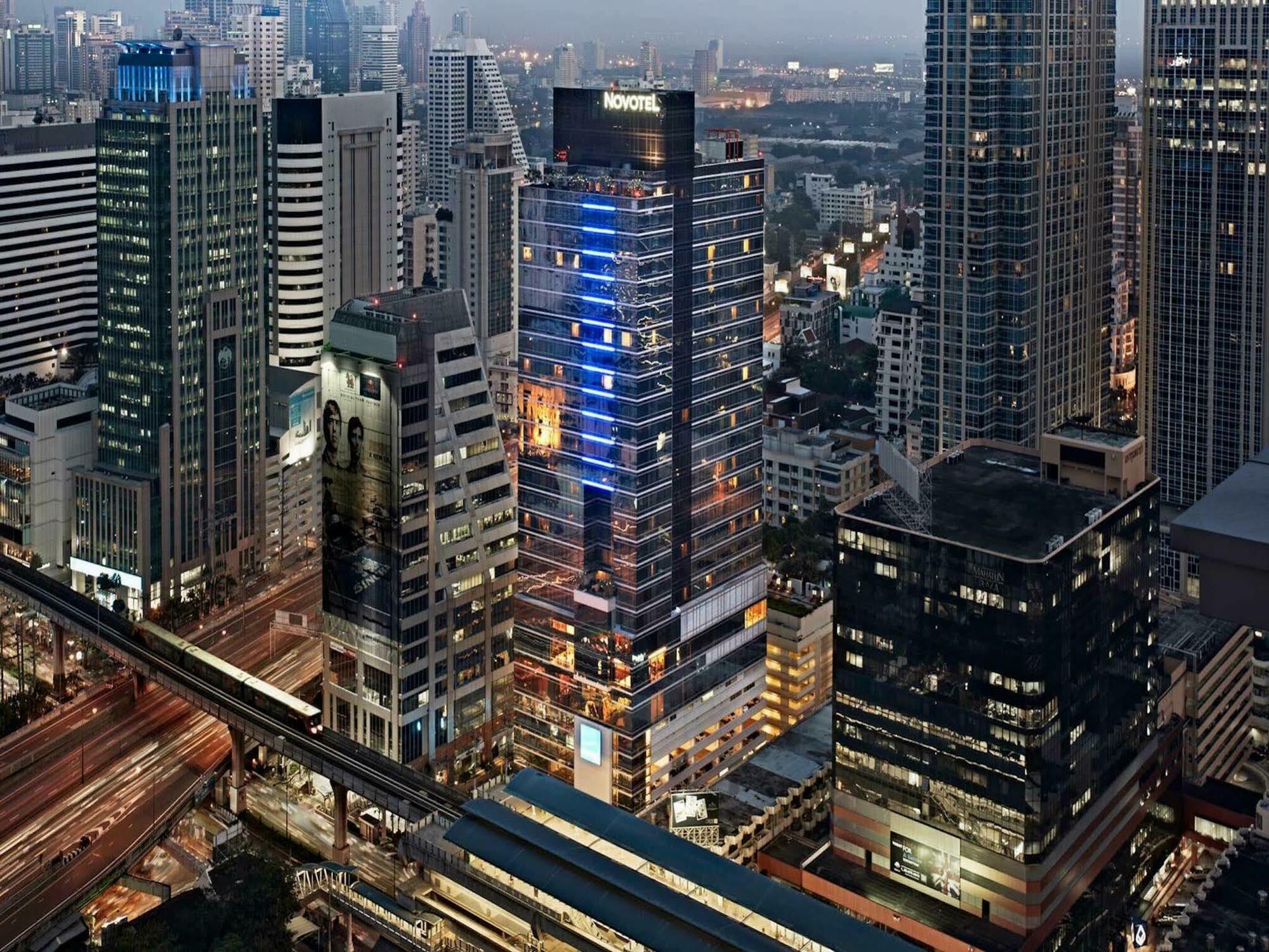 Four Points By Sheraton Bangkok Ploenchit - Formerly Novotel Bangkok Ploenchit Exterior foto